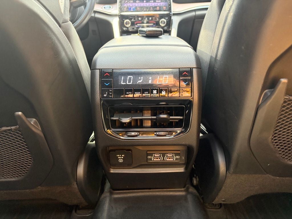 2022 Jeep Grand Cherokee Summit