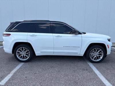 2022 Jeep Grand Cherokee Summit
