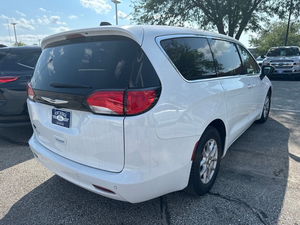 2024 Chrysler Voyager LX