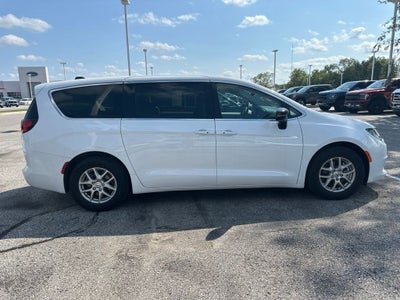 2024 Chrysler Voyager LX