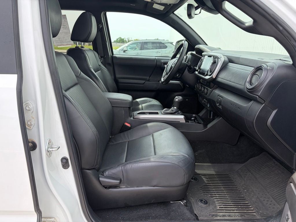 2022 Toyota Tacoma Limited V6