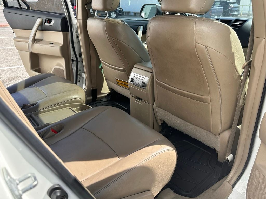 2011 Toyota Highlander SE
