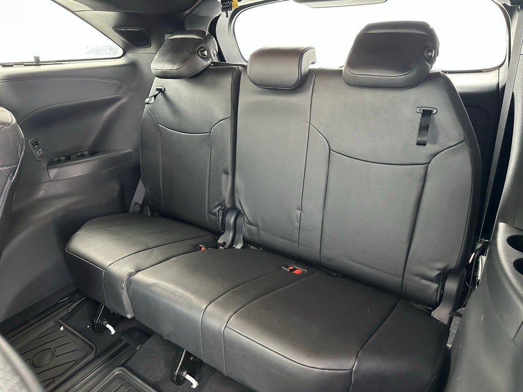 2025 Toyota Sienna Platinum Hybrid 7 Passenger