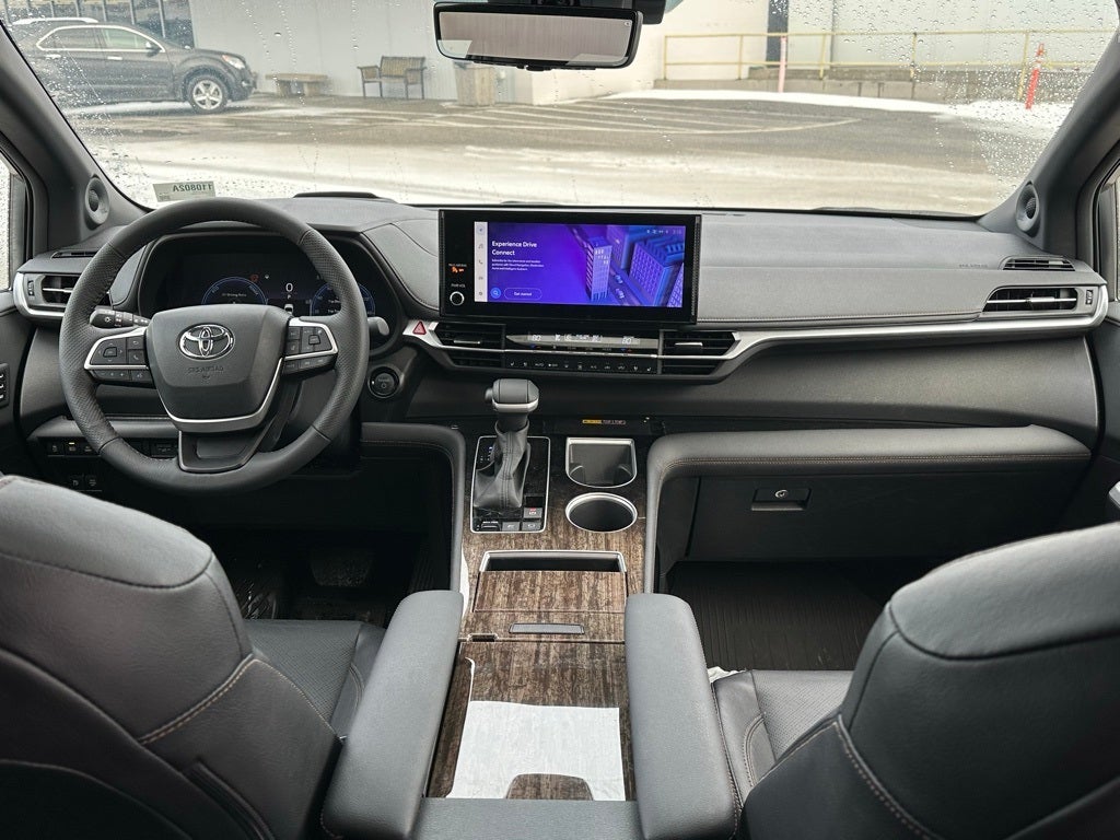 2025 Toyota Sienna Platinum Hybrid 7 Passenger