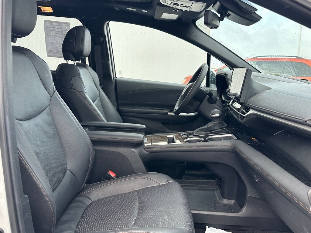 2025 Toyota Sienna Platinum Hybrid 7 Passenger