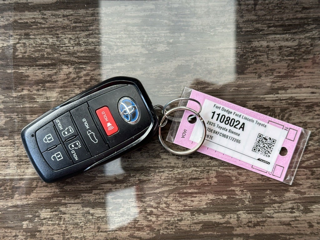 2025 Toyota Sienna Platinum Hybrid 7 Passenger