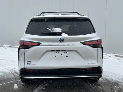 2025 Toyota Sienna Platinum Hybrid 7 Passenger