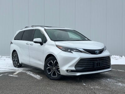 2025 Toyota Sienna Platinum Hybrid 7 Passenger