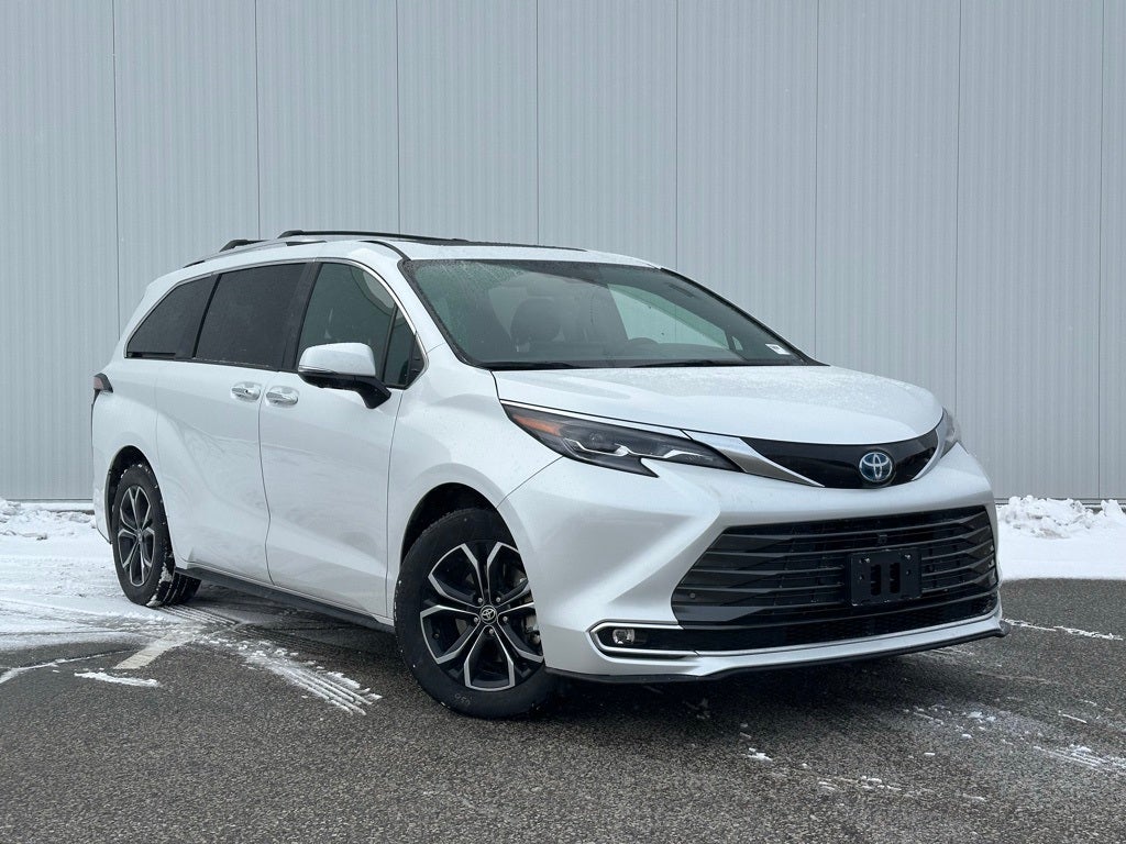 2025 Toyota Sienna Platinum Hybrid 7 Passenger