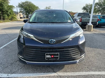 2021 Toyota Sienna XLE 8 Passenger