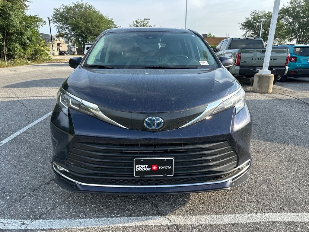2021 Toyota Sienna XLE 8 Passenger