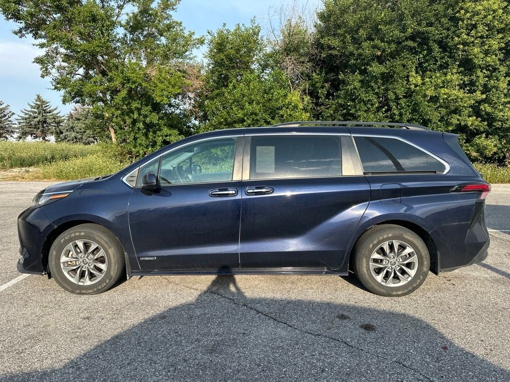 2021 Toyota Sienna XLE 8 Passenger
