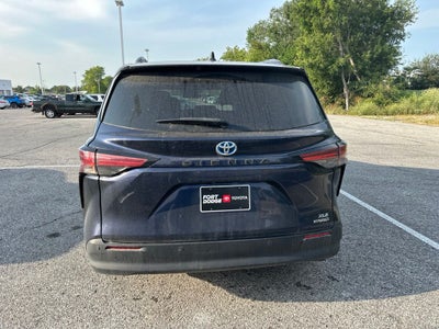 2021 Toyota Sienna XLE 8 Passenger