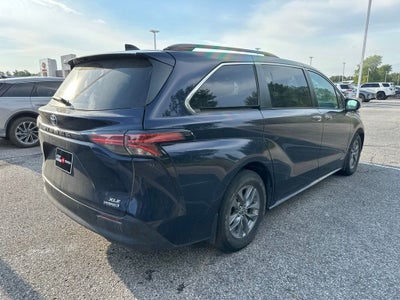2021 Toyota Sienna XLE 8 Passenger