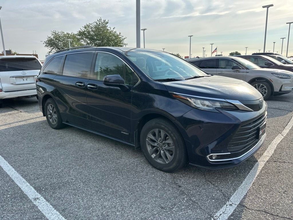 2021 Toyota Sienna XLE 8 Passenger