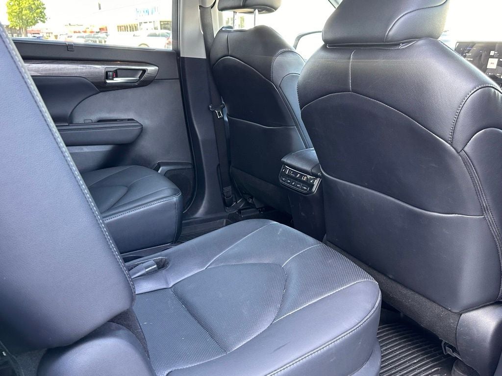 2024 Toyota Highlander Platinum