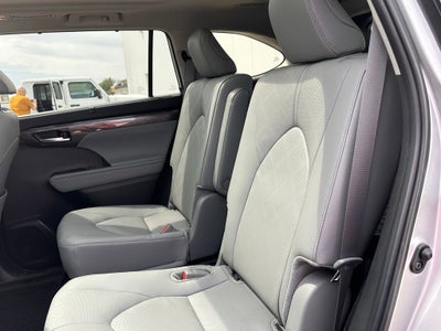 2024 Toyota Highlander Platinum