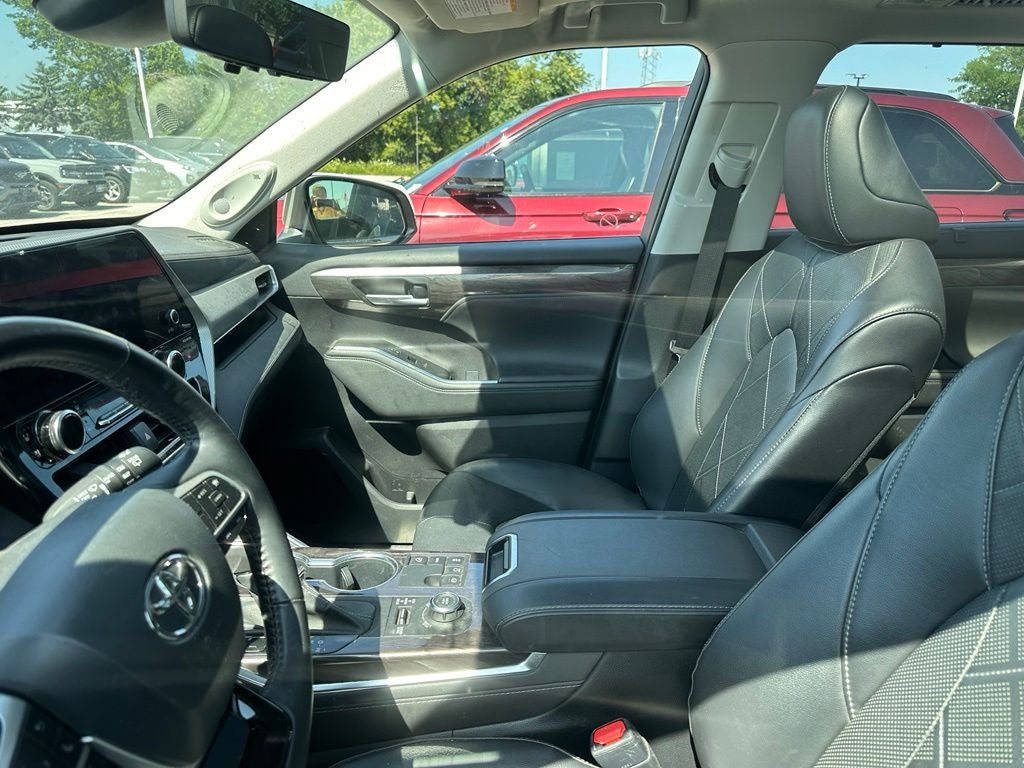2023 Toyota Highlander Platinum