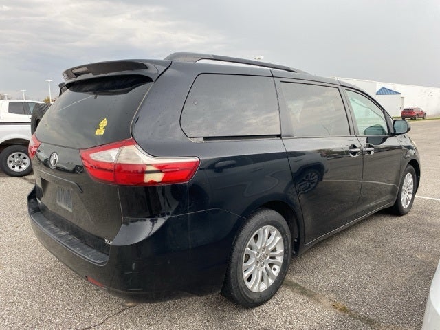 2015 Toyota Sienna XLE 8 Passenger