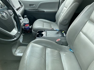 2015 Toyota Sienna XLE 8 Passenger