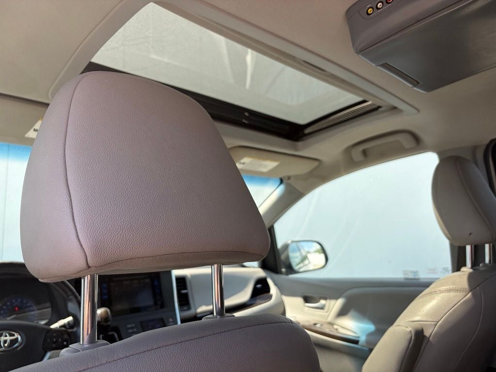 2015 Toyota Sienna XLE 8 Passenger