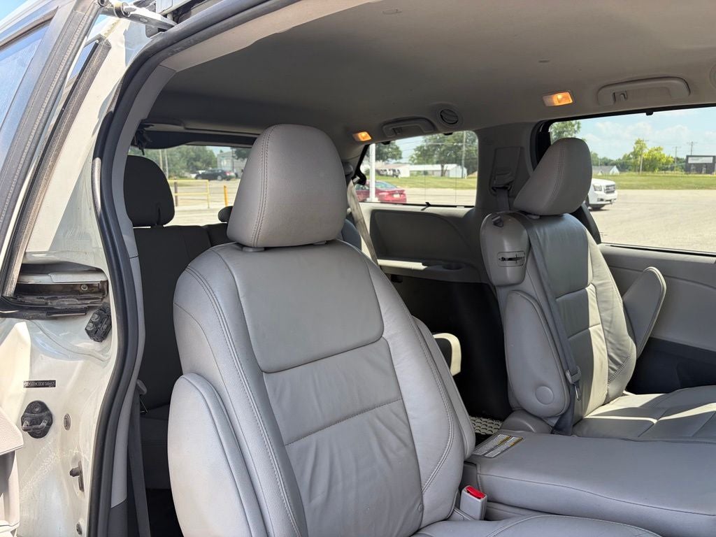 2015 Toyota Sienna XLE 8 Passenger