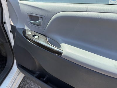 2015 Toyota Sienna XLE 8 Passenger