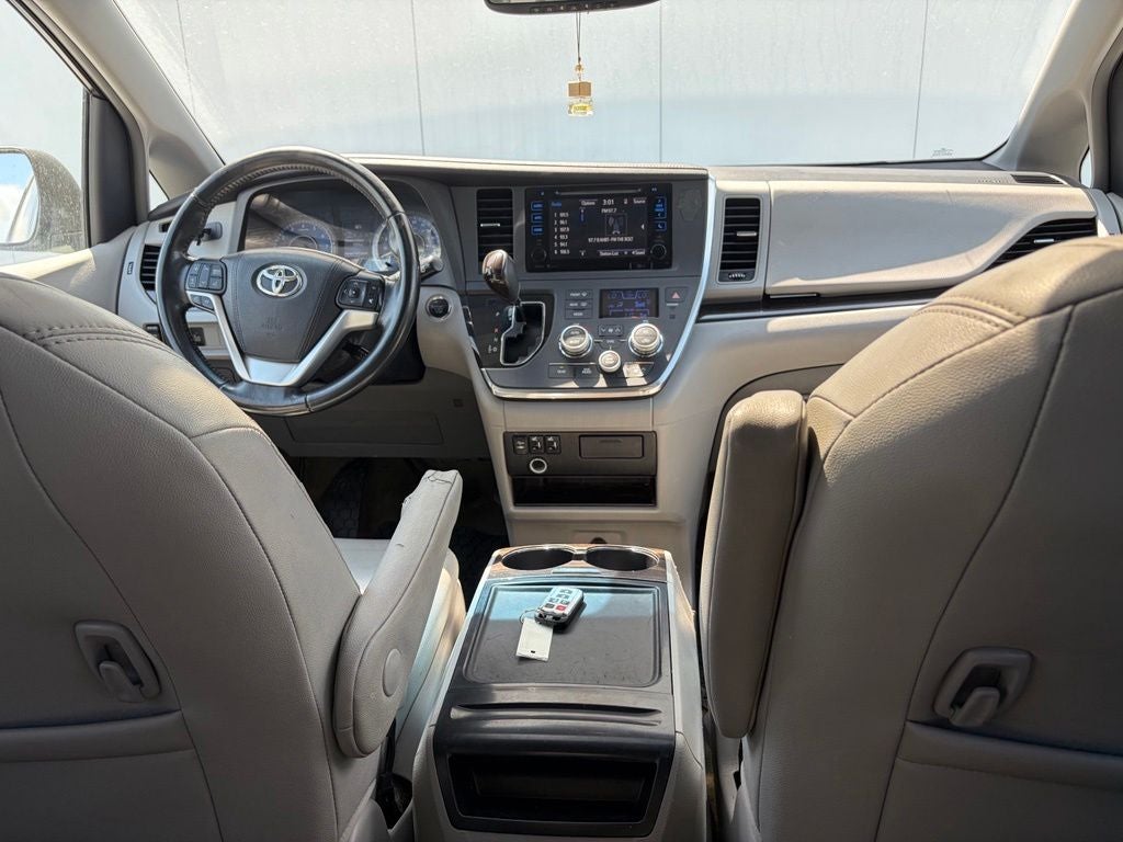 2015 Toyota Sienna XLE 8 Passenger