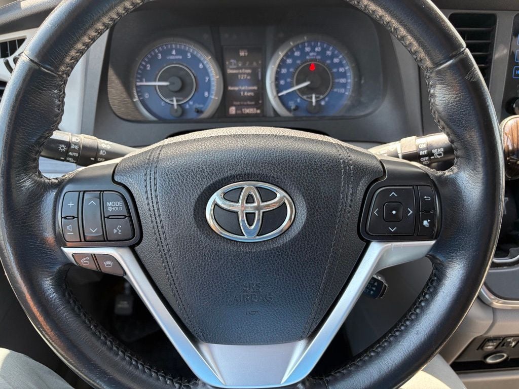 2015 Toyota Sienna XLE 8 Passenger
