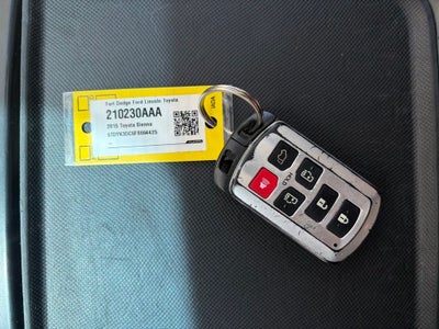 2015 Toyota Sienna XLE 8 Passenger