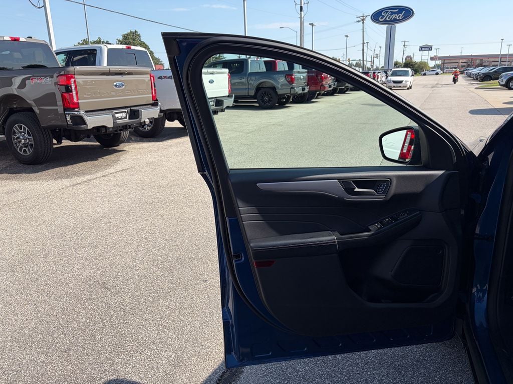 2022 Ford Escape Hybrid SE