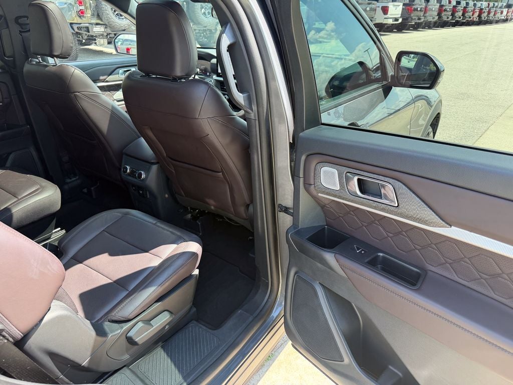 2025 Ford Explorer Platinum