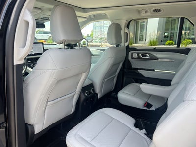 2025 Ford Explorer Platinum