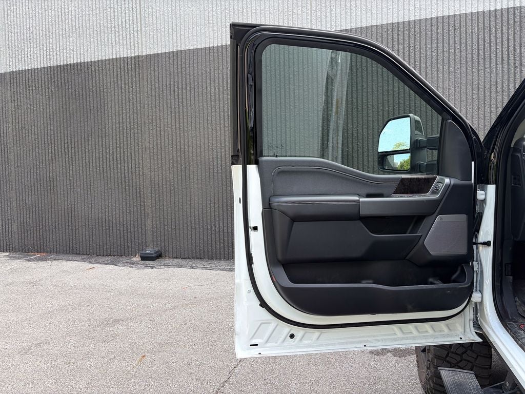 2025 Ford F-250SD Black Widow