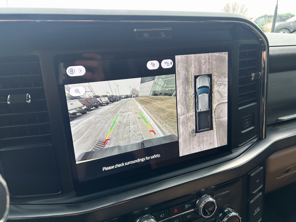 2025 Ford F-350SD Lariat DRW