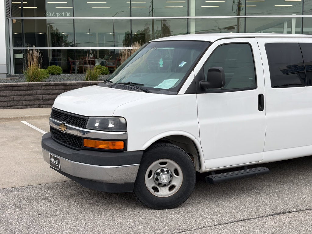 2017 Chevrolet Express 3500 LT Passenger