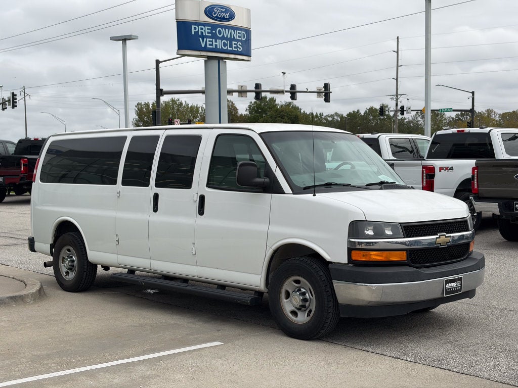 2017 Chevrolet Express 3500 LT Passenger