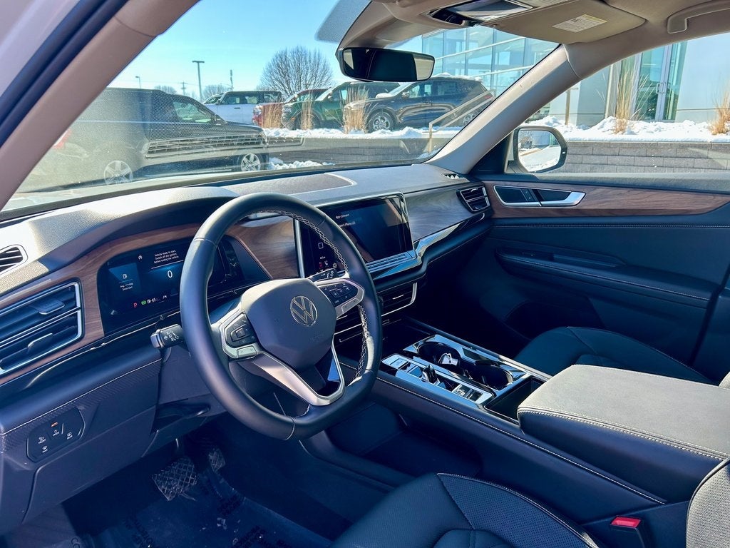 2025 Volkswagen Atlas 2.0T SE w/Technology