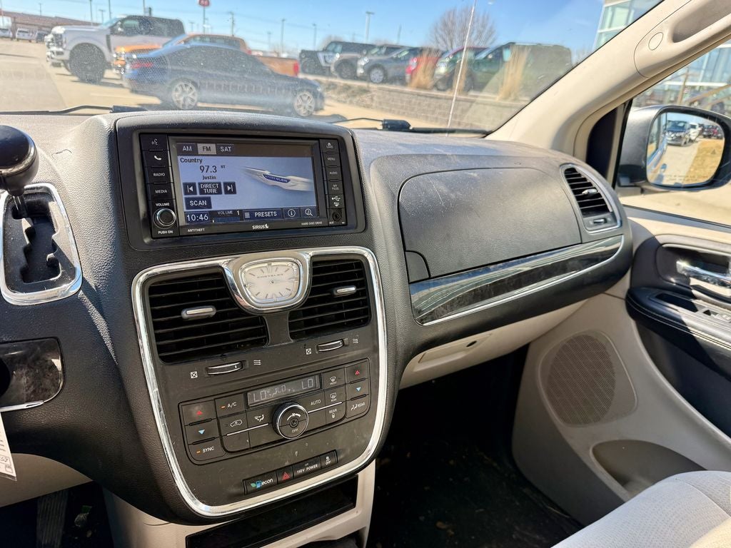 2012 Chrysler Town & Country Touring