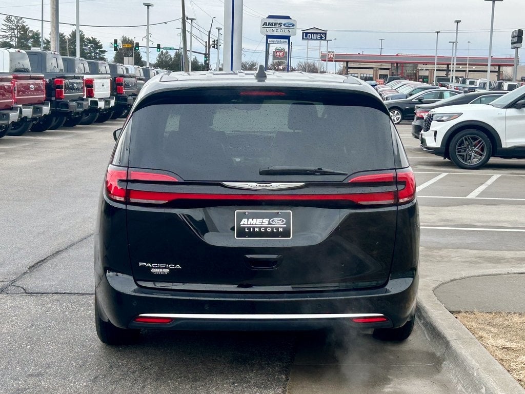 2025 Chrysler Pacifica Select