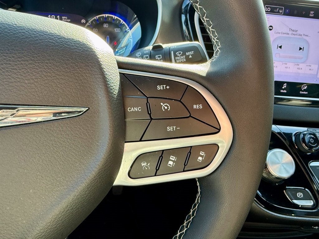 2025 Chrysler Pacifica Select