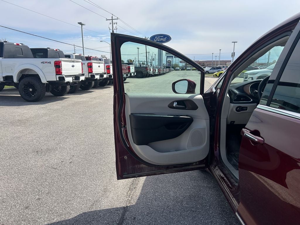 2017 Chrysler Pacifica Touring L Plus