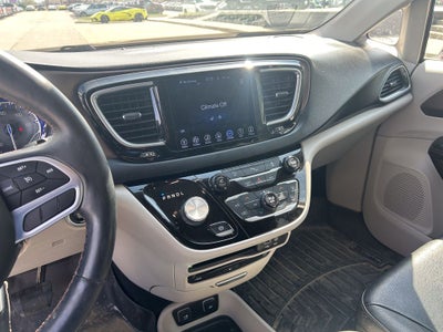 2017 Chrysler Pacifica Touring L Plus