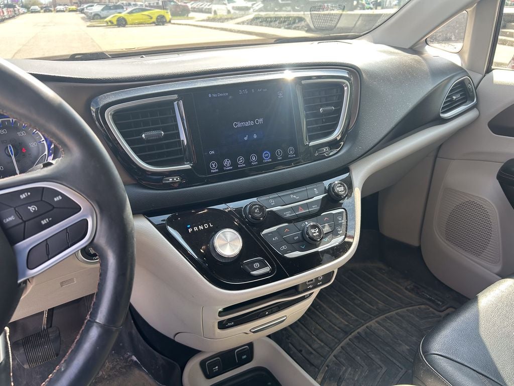 2017 Chrysler Pacifica Touring L Plus