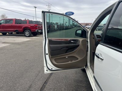 2012 Chrysler Town & Country Limited