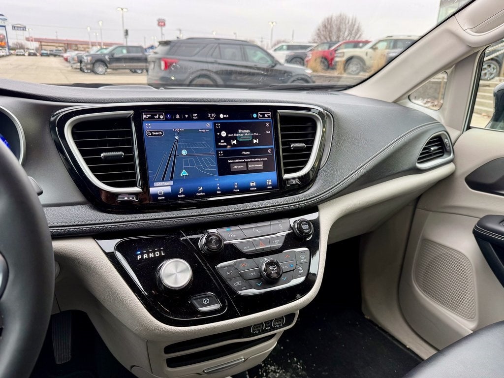 2024 Chrysler Pacifica Hybrid Select