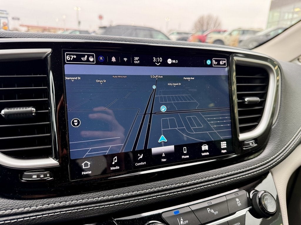 2024 Chrysler Pacifica Hybrid Select