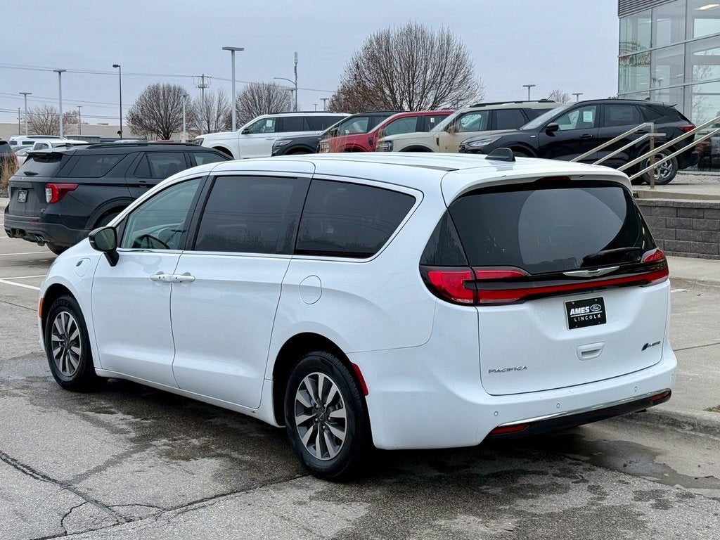 2024 Chrysler Pacifica Hybrid Select