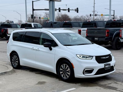 2024 Chrysler Pacifica Hybrid Select