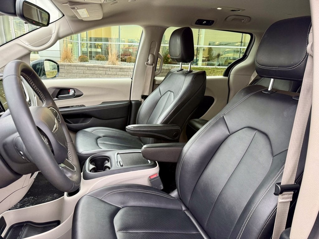 2024 Chrysler Pacifica Hybrid Select